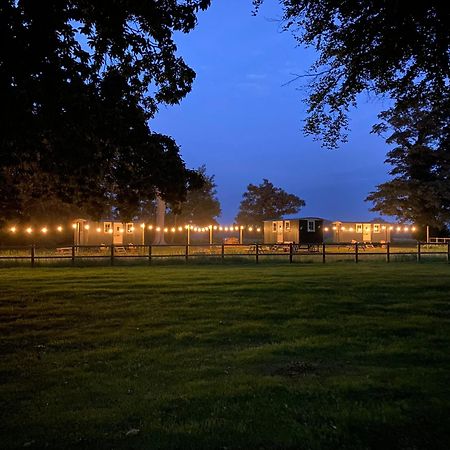 The Shepherds Huts & The Well Lodge At Ormesby Manor Ormesby Saint Michael 외부 사진