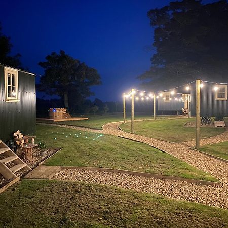 The Shepherds Huts & The Well Lodge At Ormesby Manor Ormesby Saint Michael 외부 사진