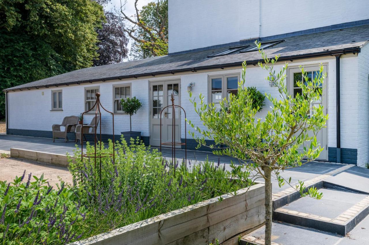The Shepherds Huts & The Well Lodge At Ormesby Manor Ormesby Saint Michael 외부 사진