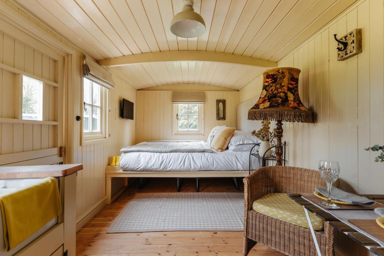 The Shepherds Huts & The Well Lodge At Ormesby Manor Ormesby Saint Michael 외부 사진