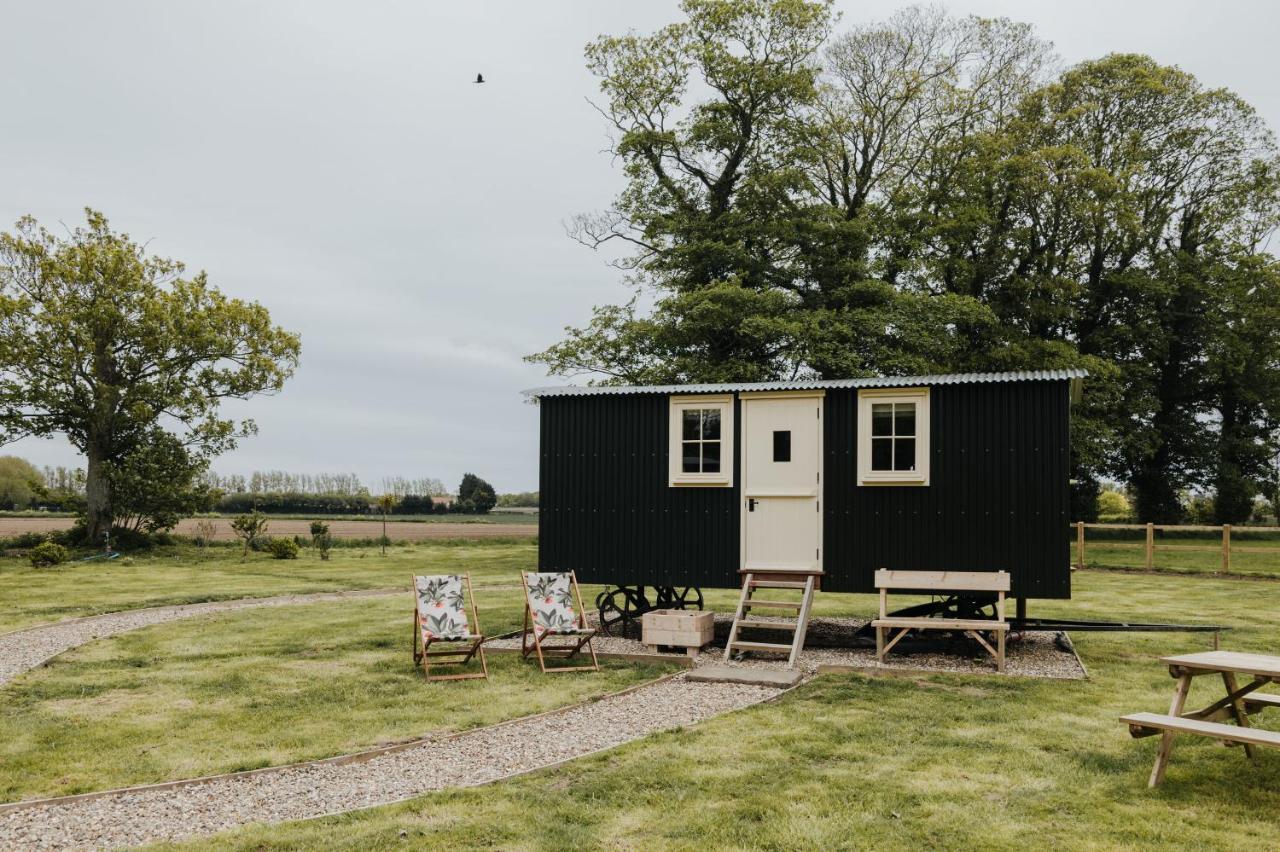 The Shepherds Huts & The Well Lodge At Ormesby Manor Ormesby Saint Michael 외부 사진