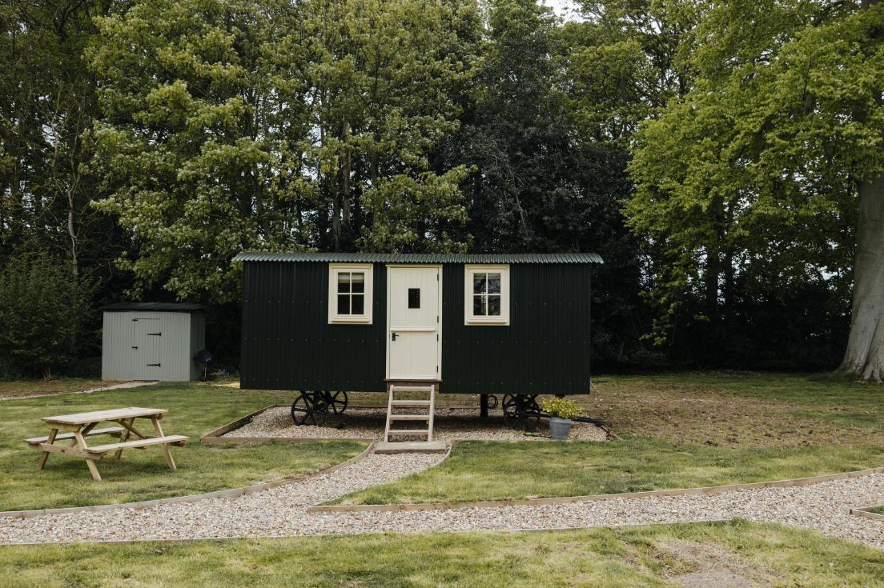 The Shepherds Huts & The Well Lodge At Ormesby Manor Ormesby Saint Michael 외부 사진