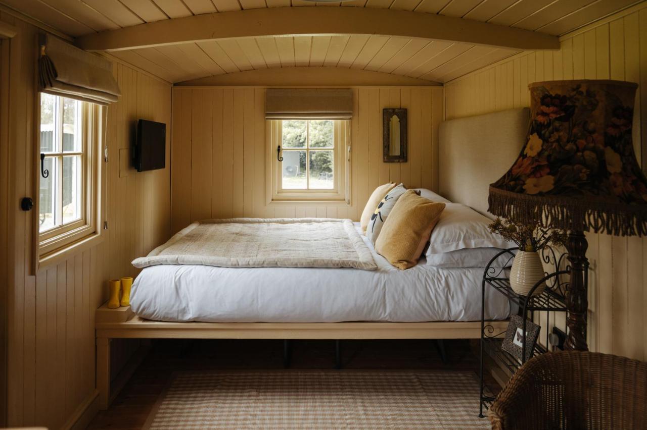 The Shepherds Huts & The Well Lodge At Ormesby Manor Ormesby Saint Michael 외부 사진