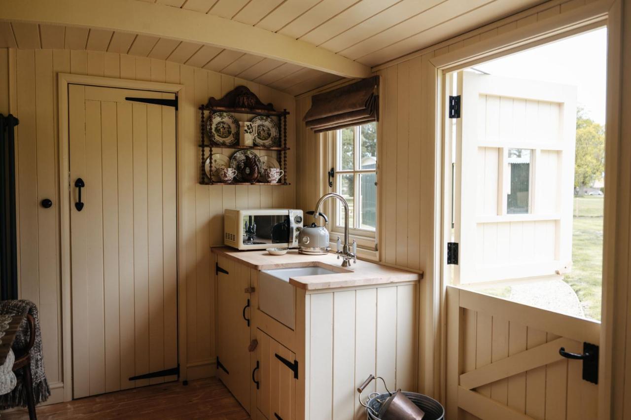 The Shepherds Huts & The Well Lodge At Ormesby Manor Ormesby Saint Michael 외부 사진