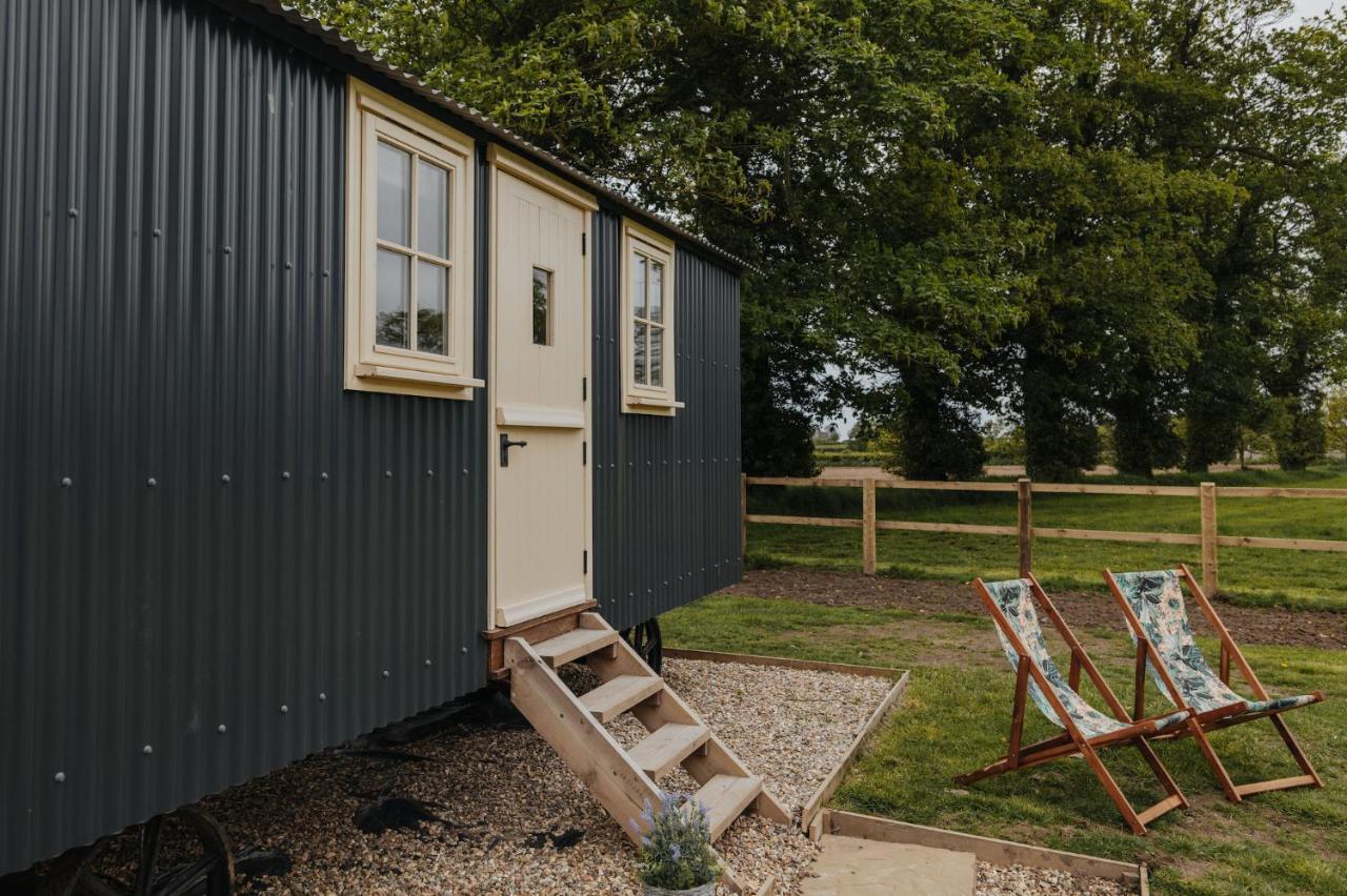 The Shepherds Huts & The Well Lodge At Ormesby Manor Ormesby Saint Michael 외부 사진