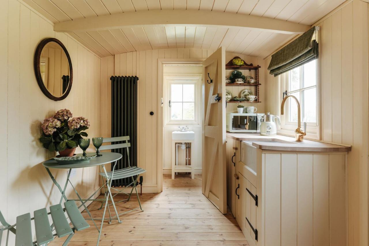 The Shepherds Huts & The Well Lodge At Ormesby Manor Ormesby Saint Michael 외부 사진