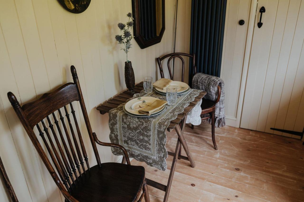 The Shepherds Huts & The Well Lodge At Ormesby Manor Ormesby Saint Michael 외부 사진