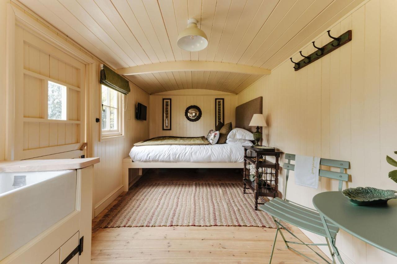 The Shepherds Huts & The Well Lodge At Ormesby Manor Ormesby Saint Michael 외부 사진