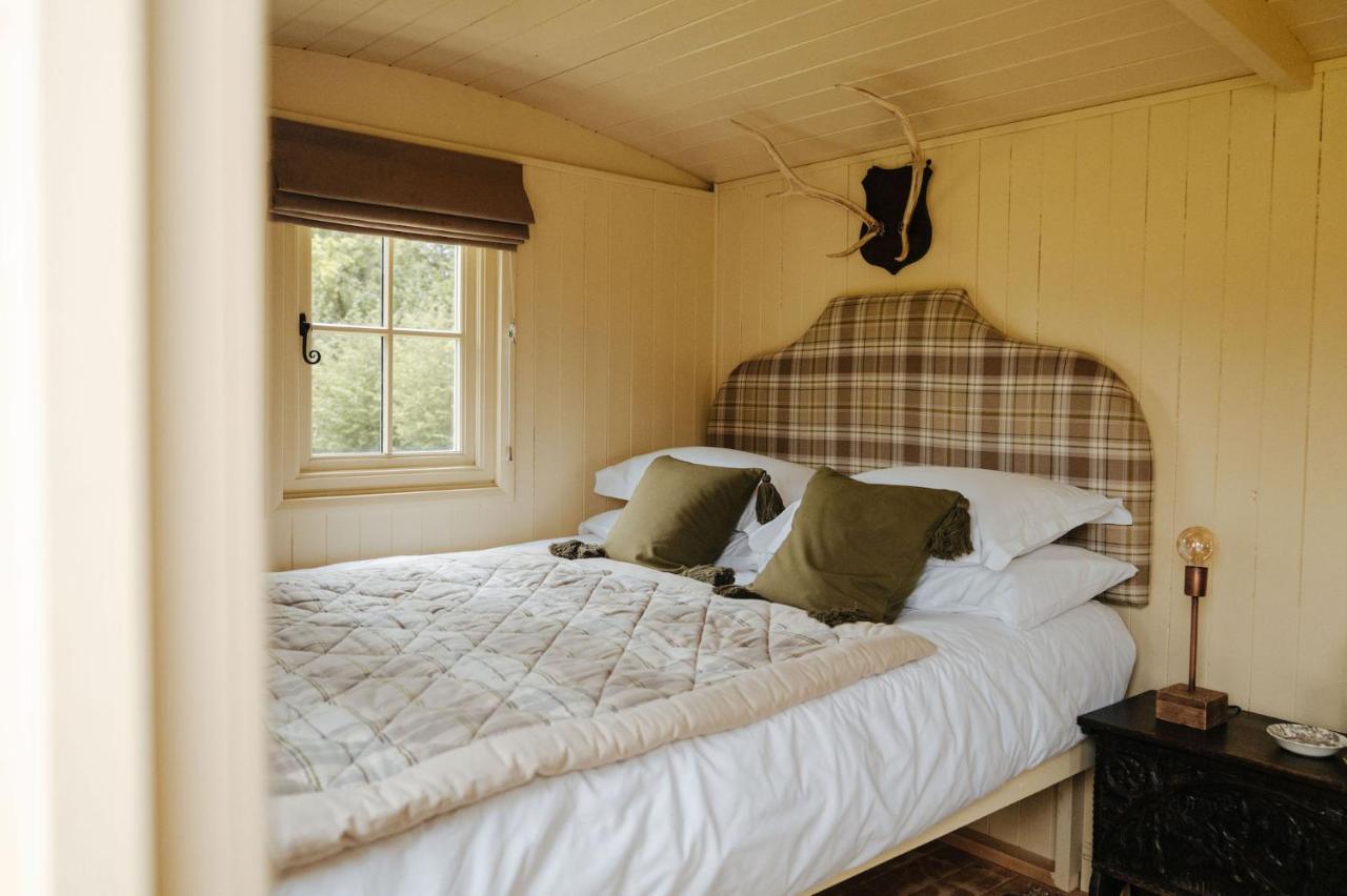 The Shepherds Huts & The Well Lodge At Ormesby Manor Ormesby Saint Michael 외부 사진