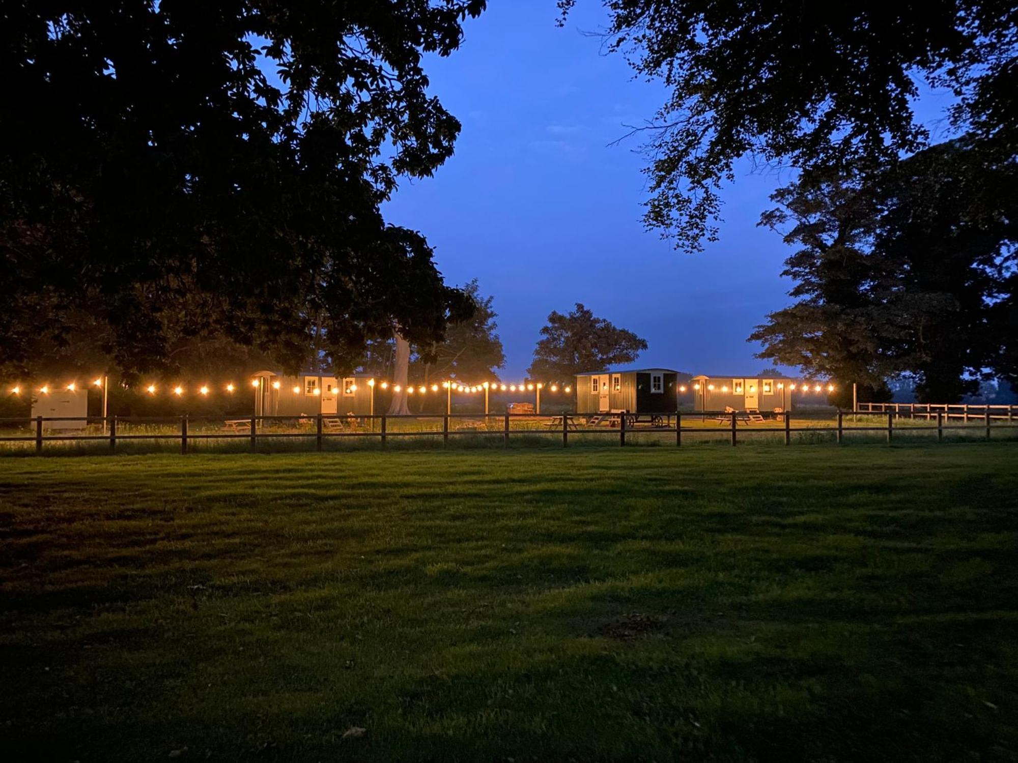 The Shepherds Huts & The Well Lodge At Ormesby Manor Ormesby Saint Michael 외부 사진