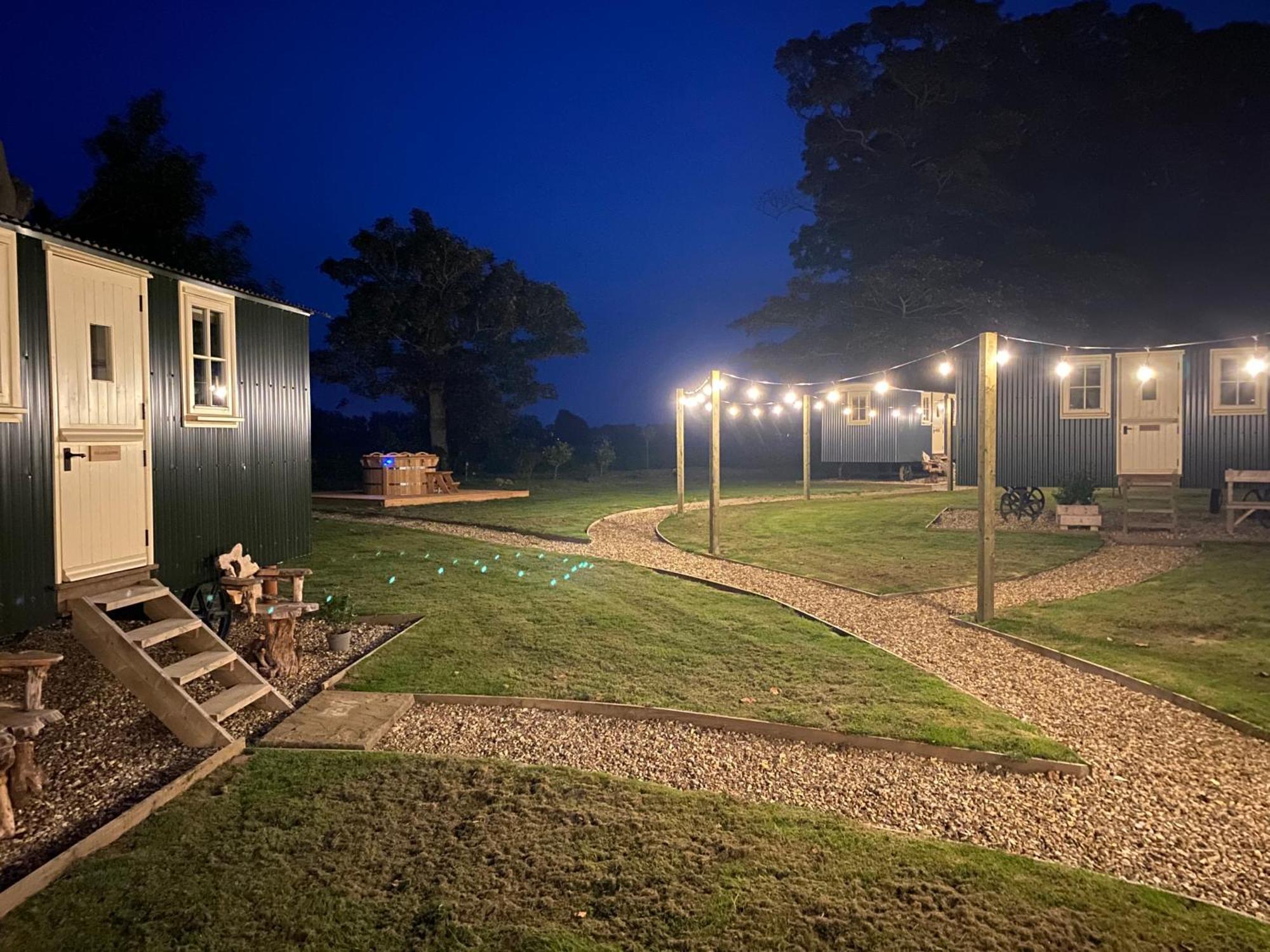 The Shepherds Huts & The Well Lodge At Ormesby Manor Ormesby Saint Michael 외부 사진